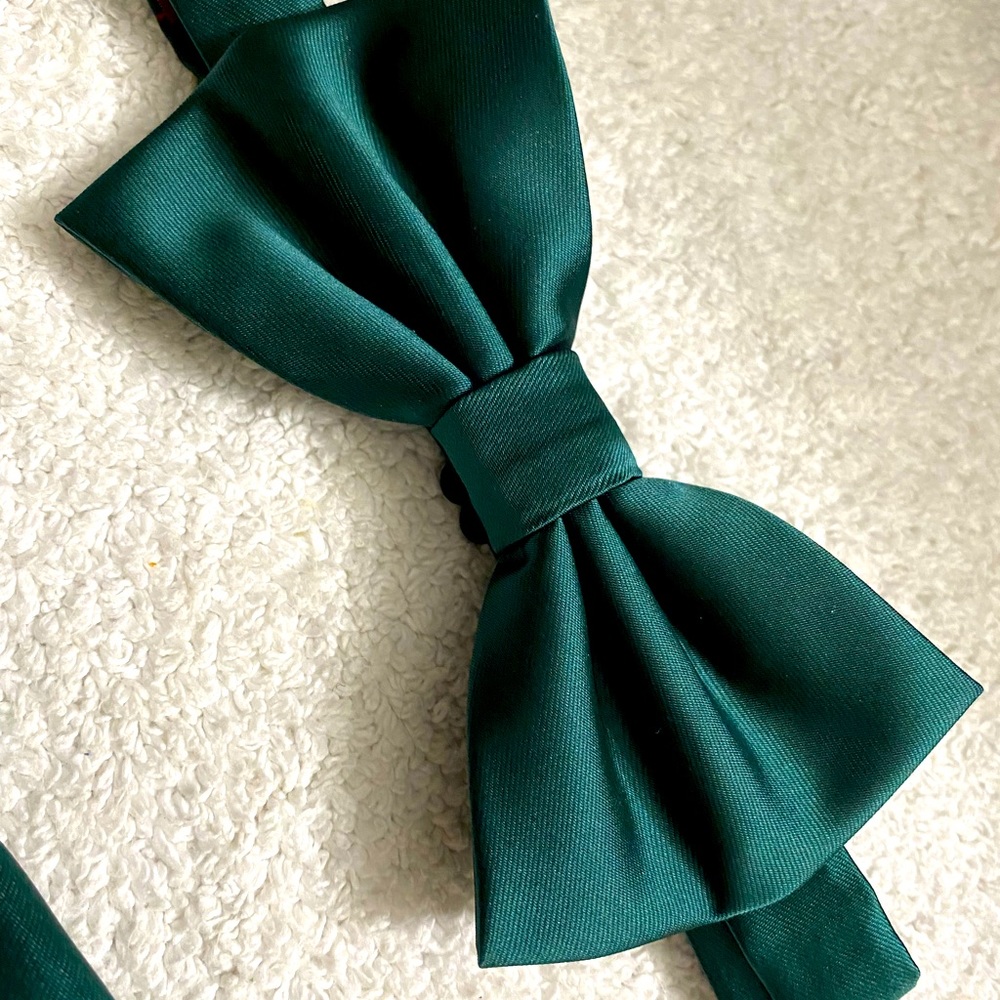 Green Bow tie